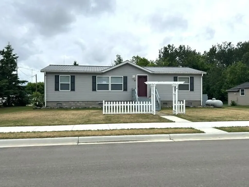 8 6th Avenue NW Deer River MN 56636