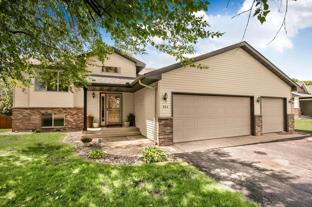 984 Waters Edge Circle Avon MN 56310