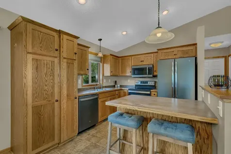 984 Waters Edge Circle Avon MN 56310