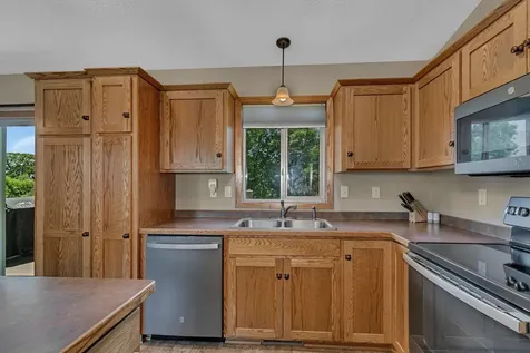 984 Waters Edge Circle Avon MN 56310