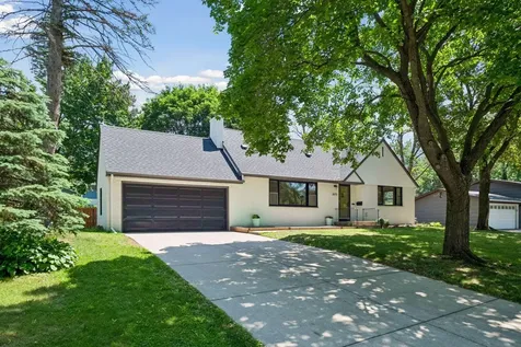 2670 Regent Avenue N Golden Valley MN 55422