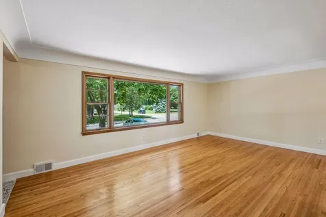 2670 Regent Avenue N Golden Valley MN 55422