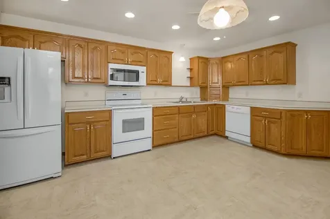 2224 Pinewood Drive Shakopee MN 55379