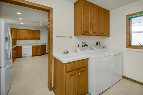 2224 Pinewood Drive Shakopee MN 55379