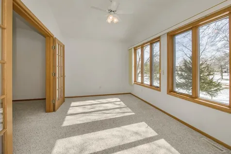 2224 Pinewood Drive Shakopee MN 55379