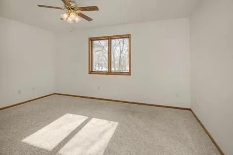2224 Pinewood Drive Shakopee MN 55379