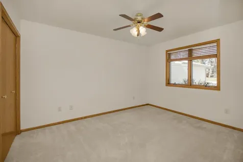 2224 Pinewood Drive Shakopee MN 55379