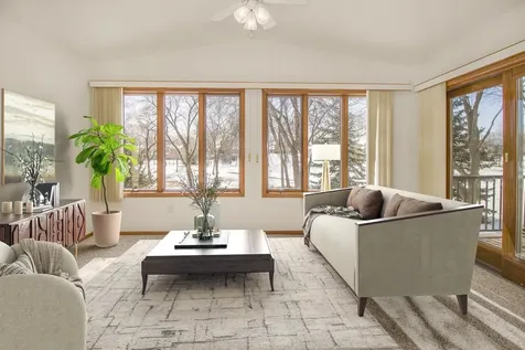 2224 Pinewood Drive Shakopee MN 55379
