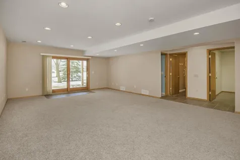 2224 Pinewood Drive Shakopee MN 55379