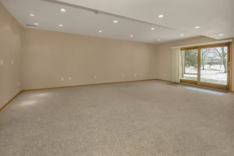 2224 Pinewood Drive Shakopee MN 55379