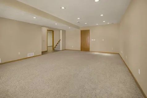 2224 Pinewood Drive Shakopee MN 55379