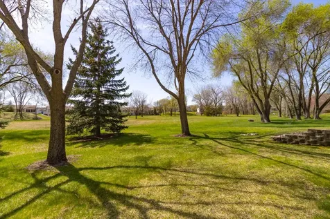 2224 Pinewood Drive Shakopee MN 55379