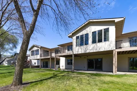 2224 Pinewood Drive Shakopee MN 55379