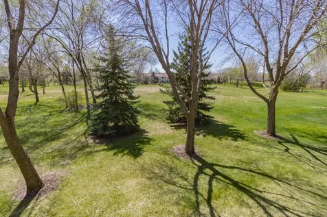 2224 Pinewood Drive Shakopee MN 55379