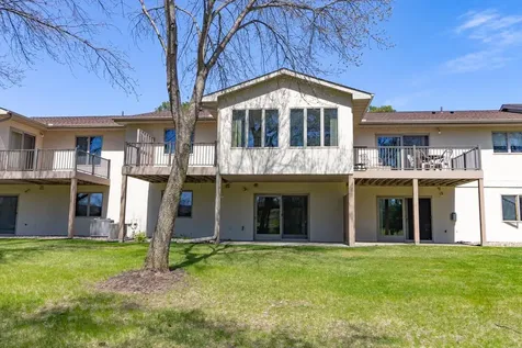 2224 Pinewood Drive Shakopee MN 55379