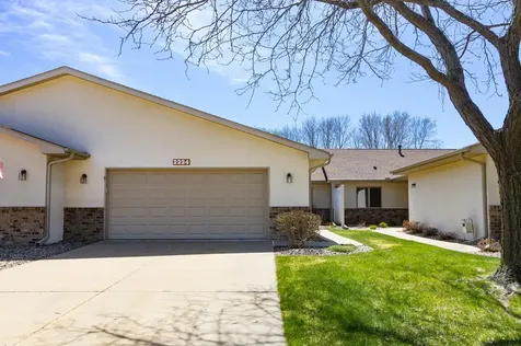 2224 Pinewood Drive Shakopee MN 55379