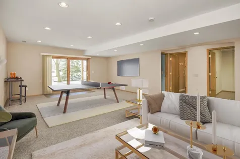 2224 Pinewood Drive Shakopee MN 55379