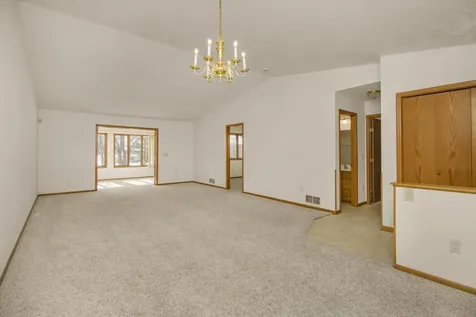 2224 Pinewood Drive Shakopee MN 55379