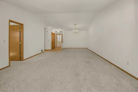 2224 Pinewood Drive Shakopee MN 55379