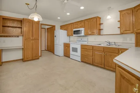 2224 Pinewood Drive Shakopee MN 55379
