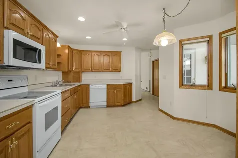 2224 Pinewood Drive Shakopee MN 55379