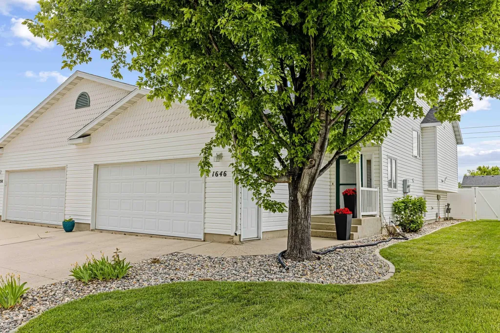 1646 19th Avenue E West Fargo ND 58078