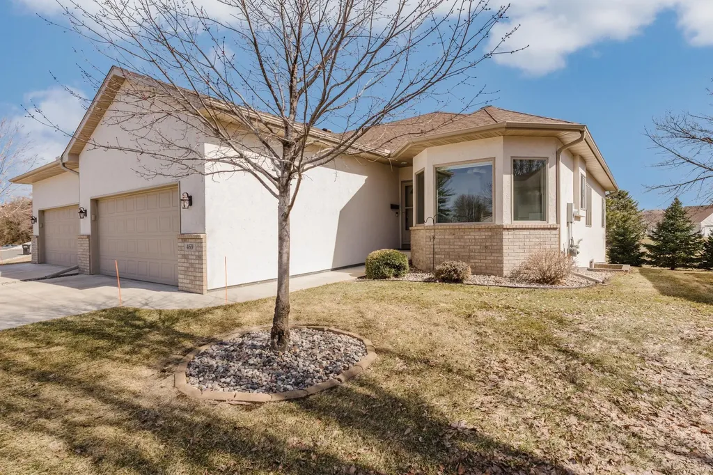 469 Roundhouse Street Shakopee MN 55379