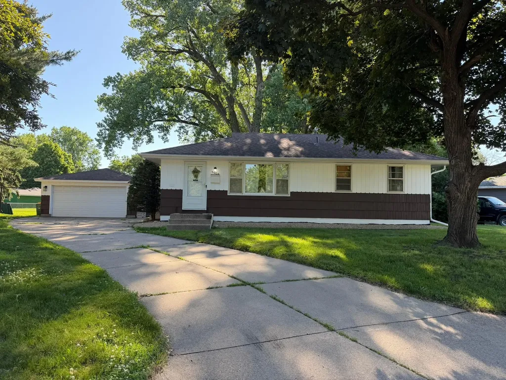 5008 66th Avenue N Brooklyn Center MN 55429