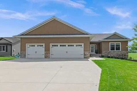 207 Bouldercrest Avenue NE Owatonna MN 55060