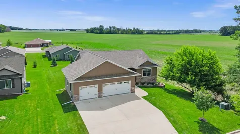 207 Bouldercrest Avenue NE Owatonna MN 55060