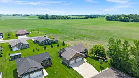 207 Bouldercrest Avenue NE Owatonna MN 55060
