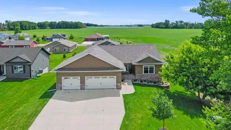 207 Bouldercrest Avenue NE Owatonna MN 55060
