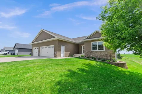 207 Bouldercrest Avenue NE Owatonna MN 55060
