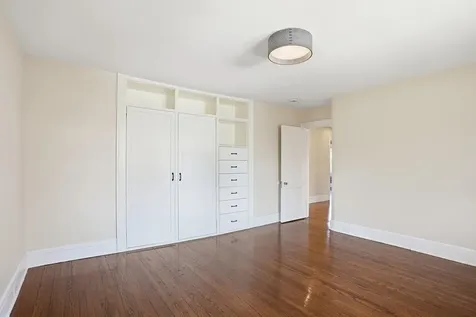 2200 Kenwood Parkway Minneapolis MN 55405