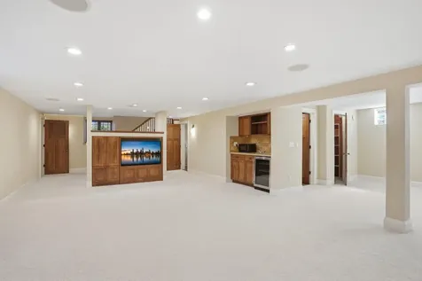 2200 Kenwood Parkway Minneapolis MN 55405