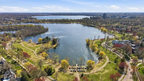 2200 Kenwood Parkway Minneapolis MN 55405