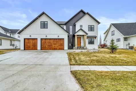 2439 Rivers Bend Dr E West Fargo ND 58078