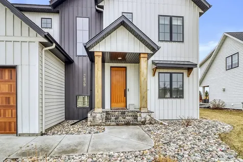 2439 Rivers Bend Dr E West Fargo ND 58078