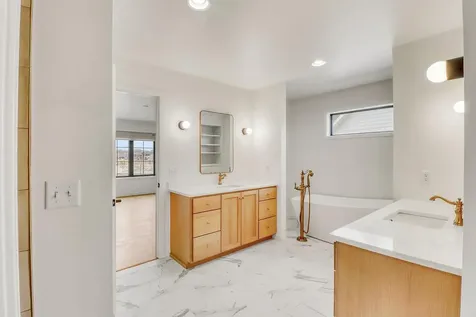 2439 Rivers Bend Dr E West Fargo ND 58078