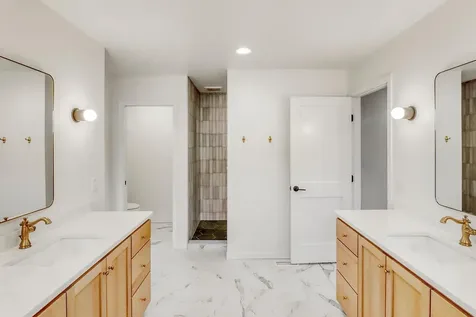 2439 Rivers Bend Dr E West Fargo ND 58078