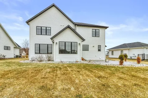 2439 Rivers Bend Dr E West Fargo ND 58078