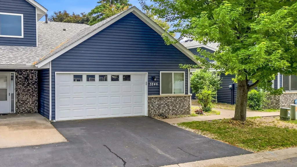 3246 Edgerton Street Vadnais Heights MN 55127
