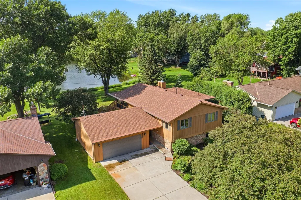 2516 Ridge Lane Mounds View MN 55112
