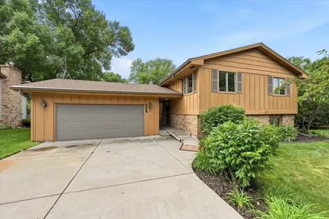 2516 Ridge Lane Mounds View MN 55112