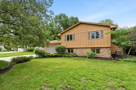 2516 Ridge Lane Mounds View MN 55112
