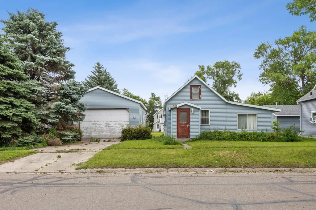 118 2nd Street SW Hillsboro ND 58045
