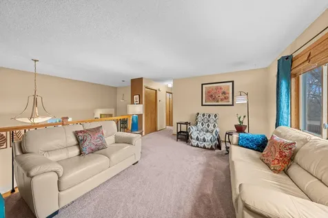 2581 Henslow Avenue N Oakdale MN 55128