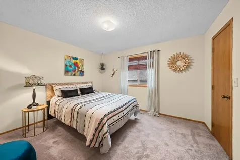 2581 Henslow Avenue N Oakdale MN 55128