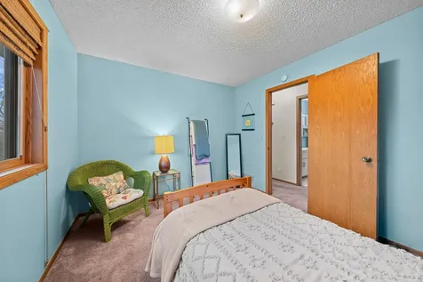 2581 Henslow Avenue N Oakdale MN 55128