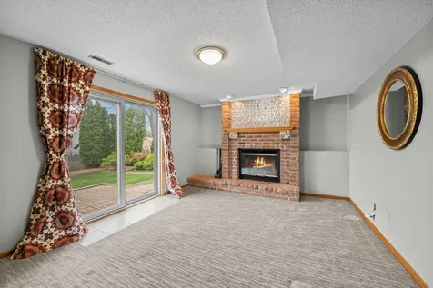 2581 Henslow Avenue N Oakdale MN 55128